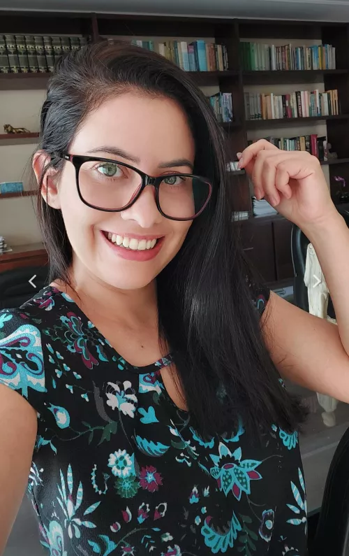 A cute secretary  by Isiscristine