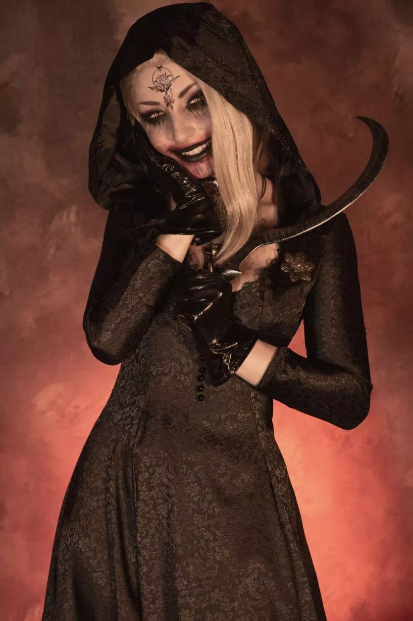 Bela Dimitrescu cosplay by (Shiroktsne)  posted by Weird-Doughnut7002