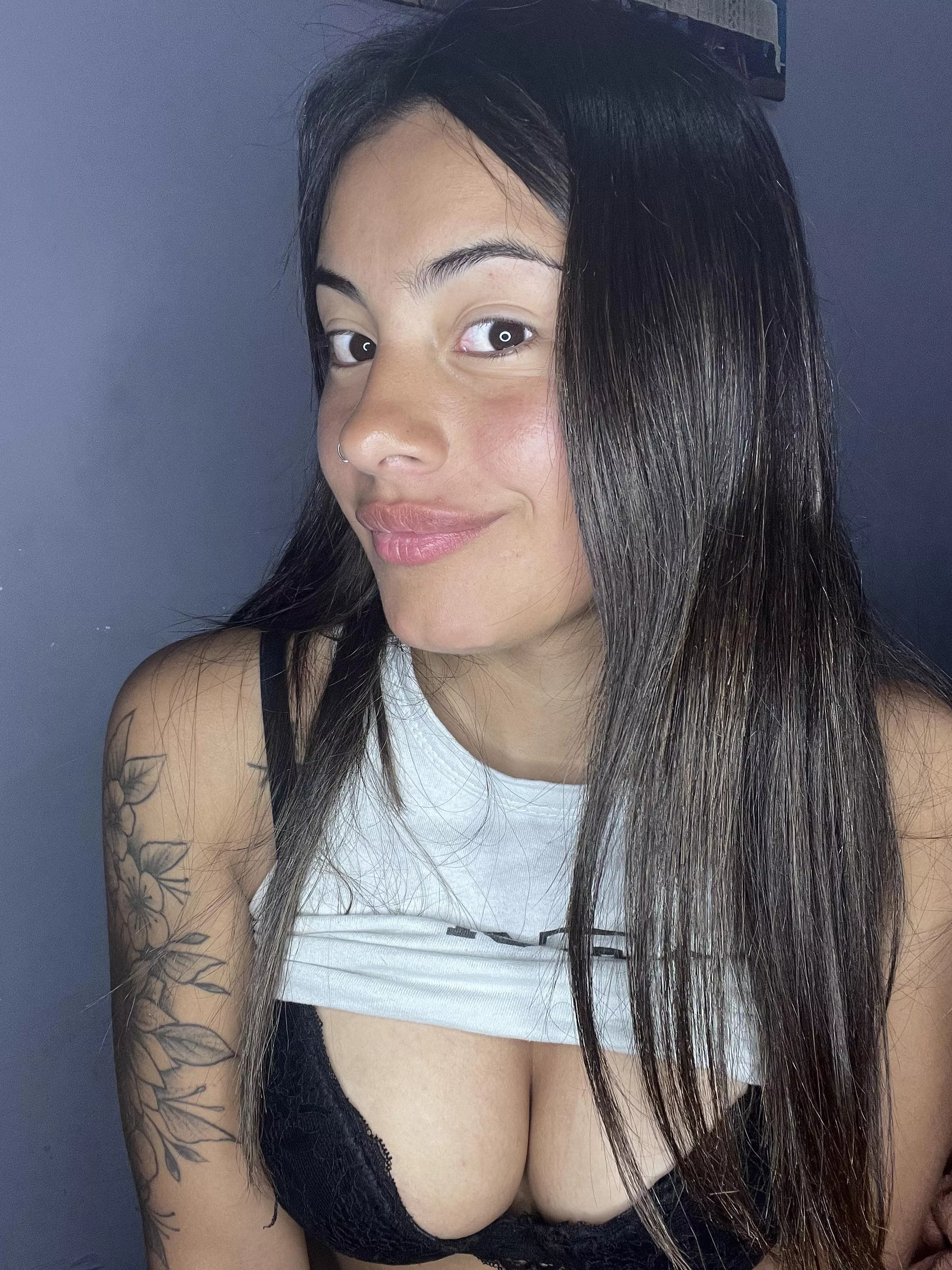 Can you help me put my bra up?🥰 posted by florcitamoro