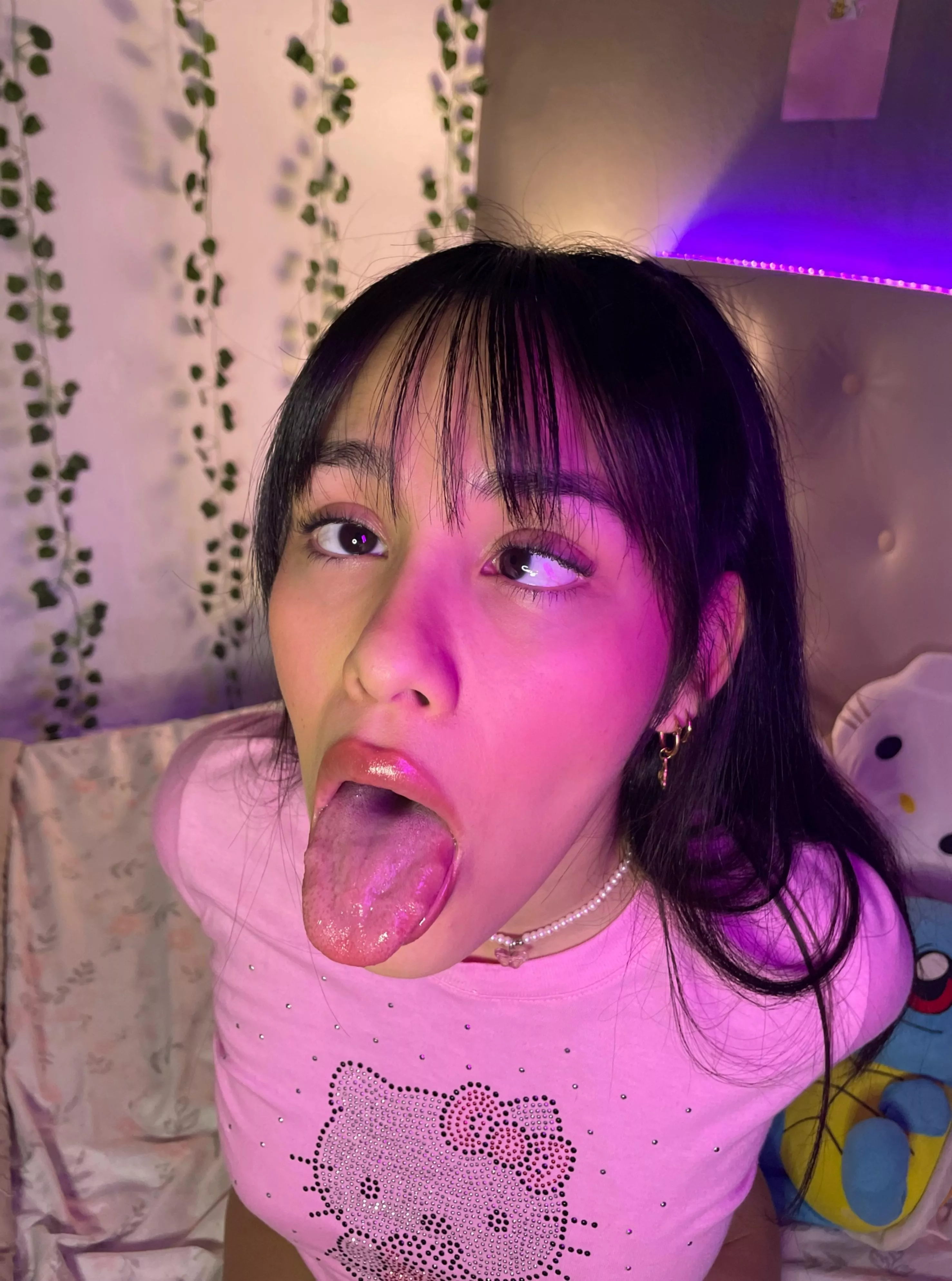 Don't get distracted, I want it all in my mouth and tongue posted by lovelyprincessx