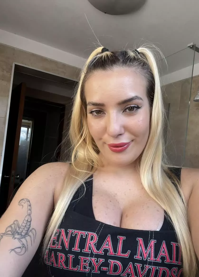 F 19 who’s not afraid to get a little adventurous posted by kuromibabyyy