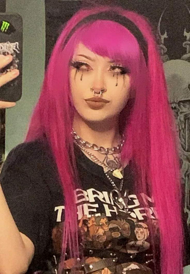 Girl who hooks up at concerts posted by LivingDeadGothh