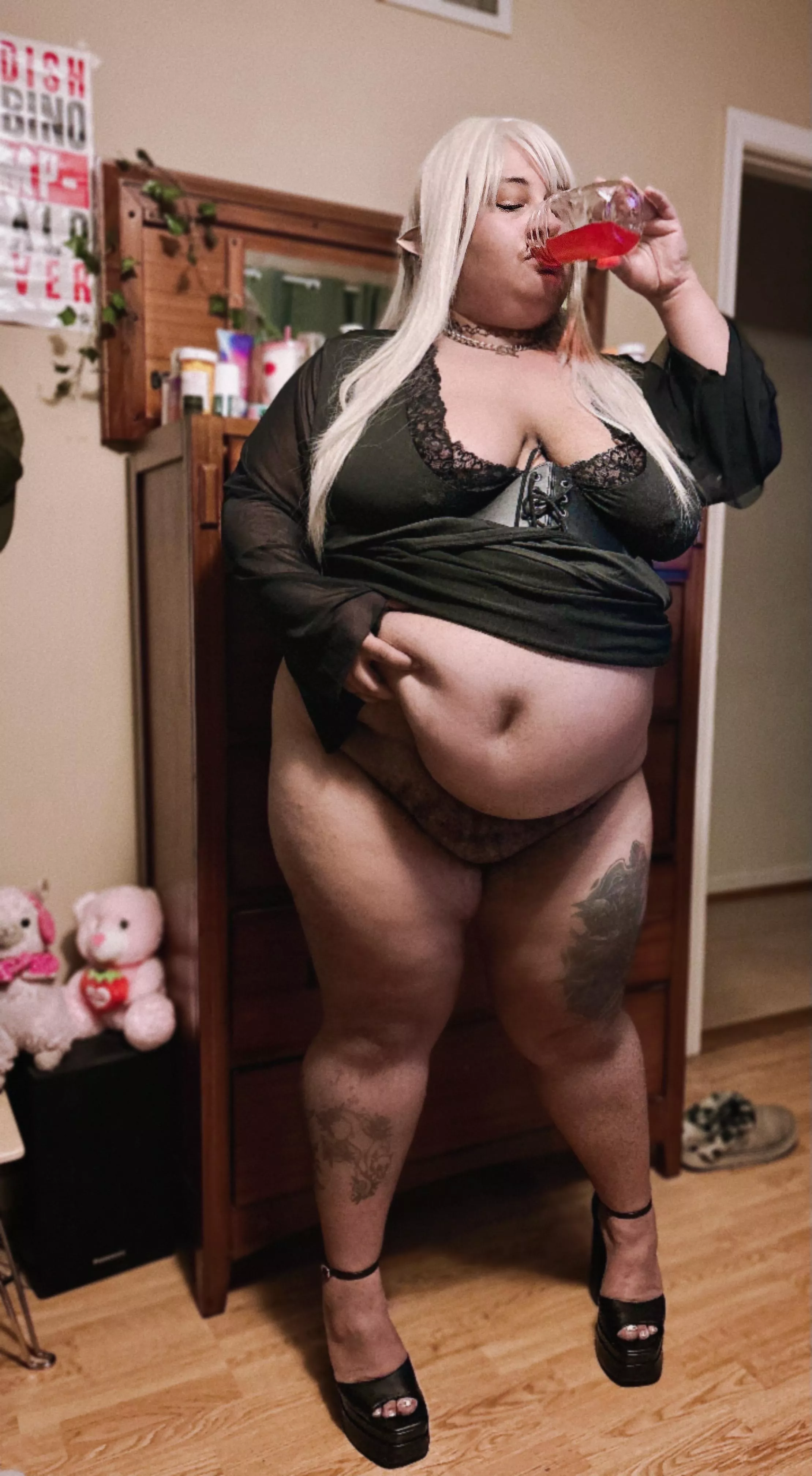 gluttonous vampire drank too much blood & got fat🩸 posted by fatbunnii