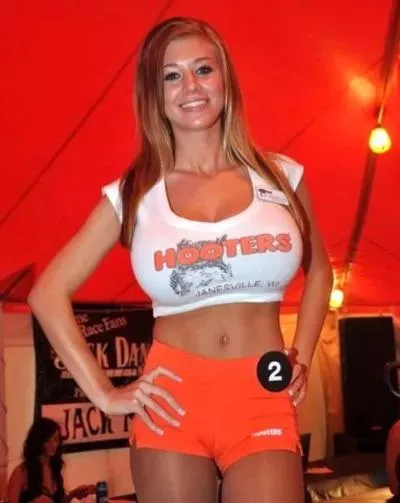  hooters girl  posted by Guitardude810