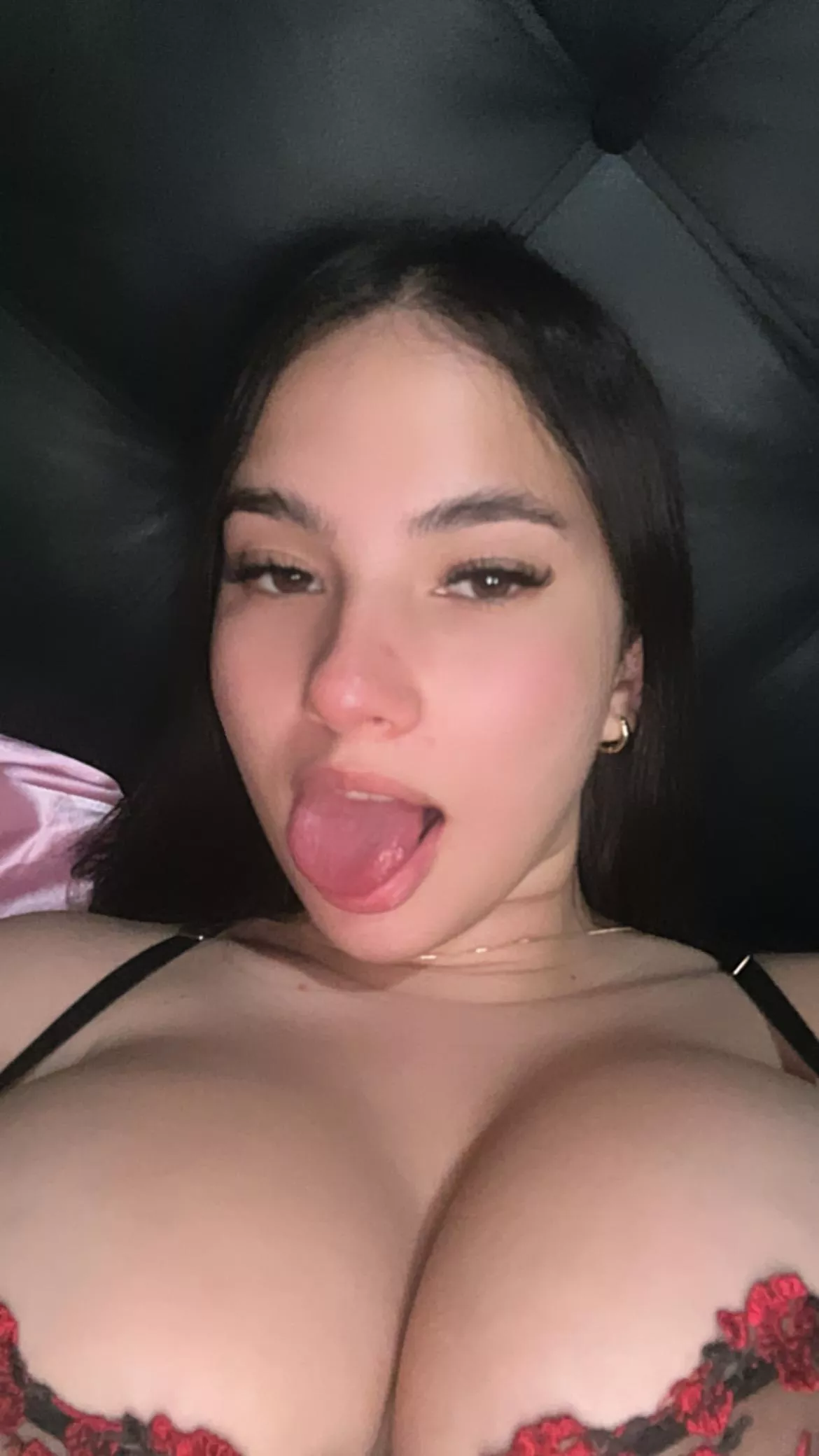 How fast can this tongue make you cum? I bet it's less than 120seconds posted by CupcakeSprinklez