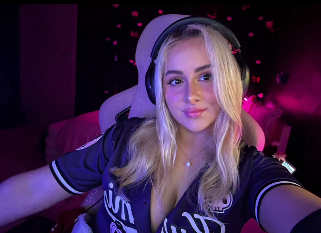 I need a volunteer to live under my desk  posted by warmhelen