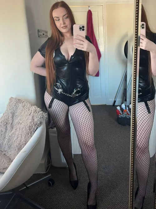 I want to walk around town like this by sparkleglimmerr