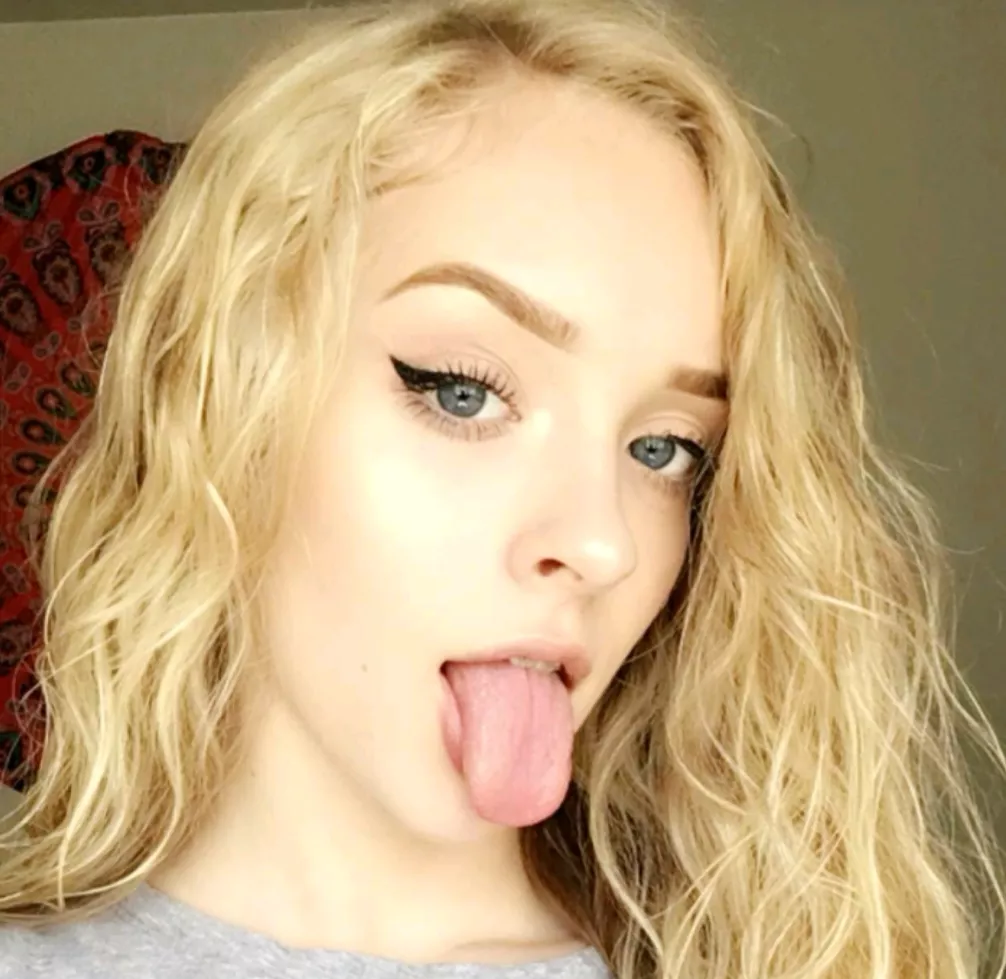 My tongue 👅  posted by alyssawamsIey