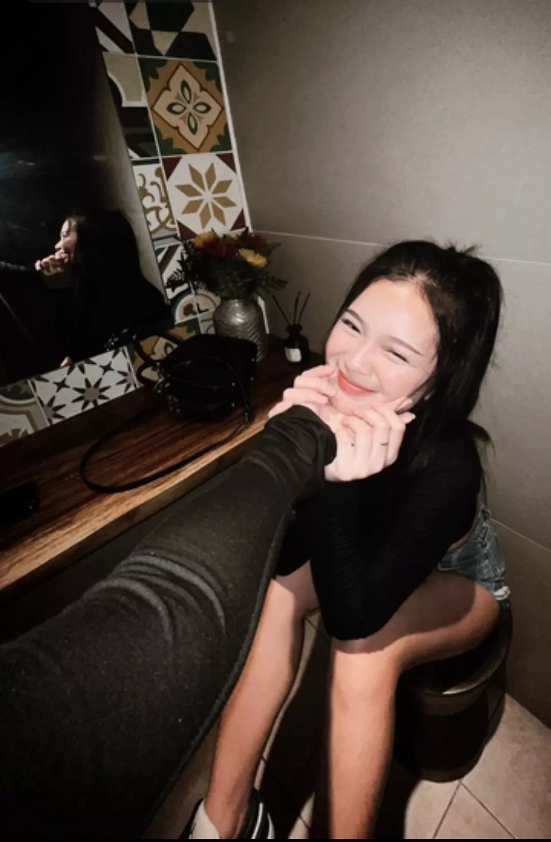 Pretty girl 😘 posted by Weekly-Clock-2138