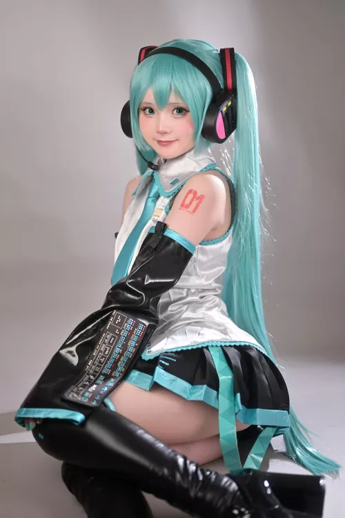 @ureha_82188 - Hatsune Miku Classic Cosplay by Pwnagepancakes