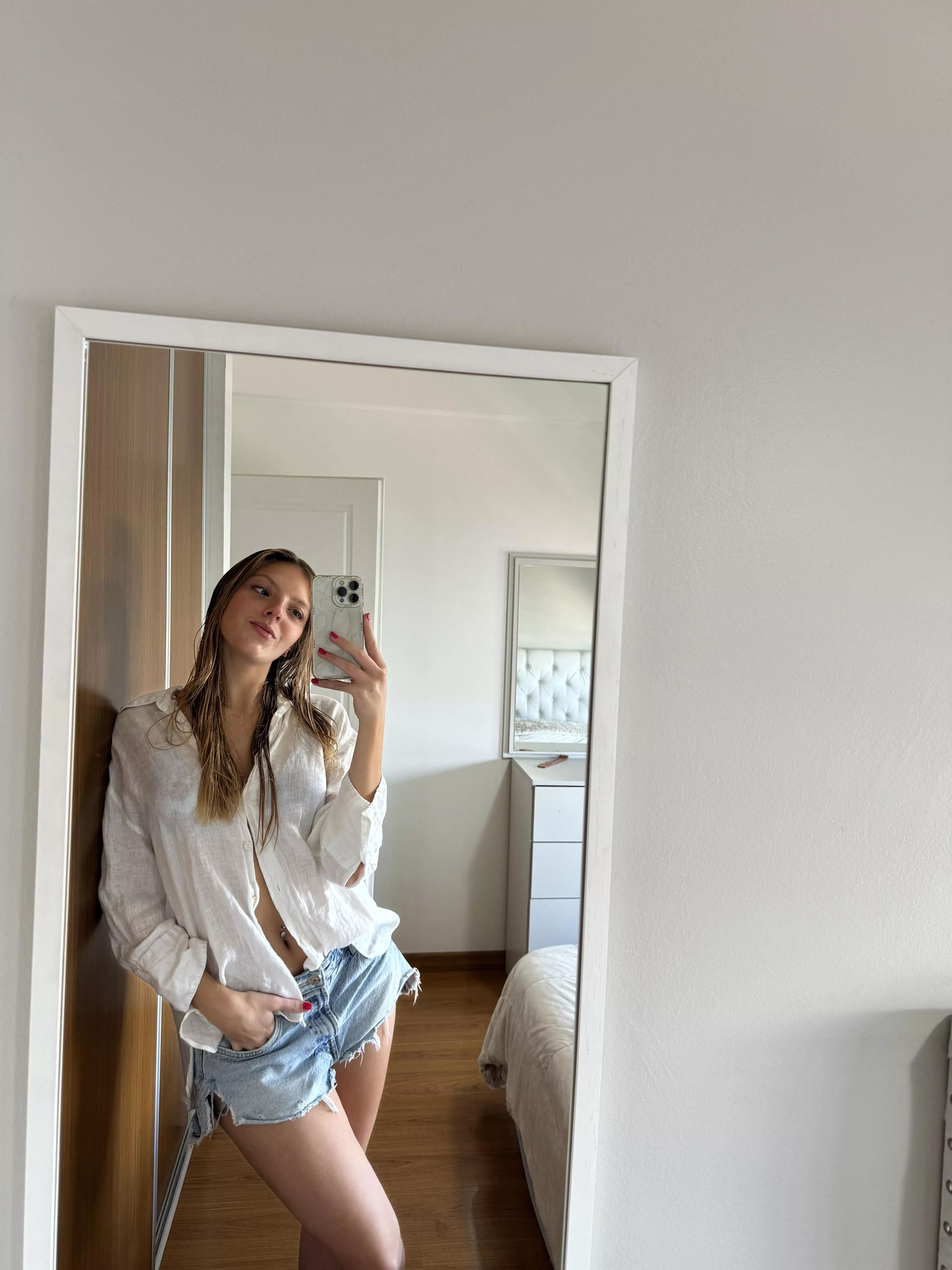 who wanna come eat me🥵  posted by ViewImpossible2173