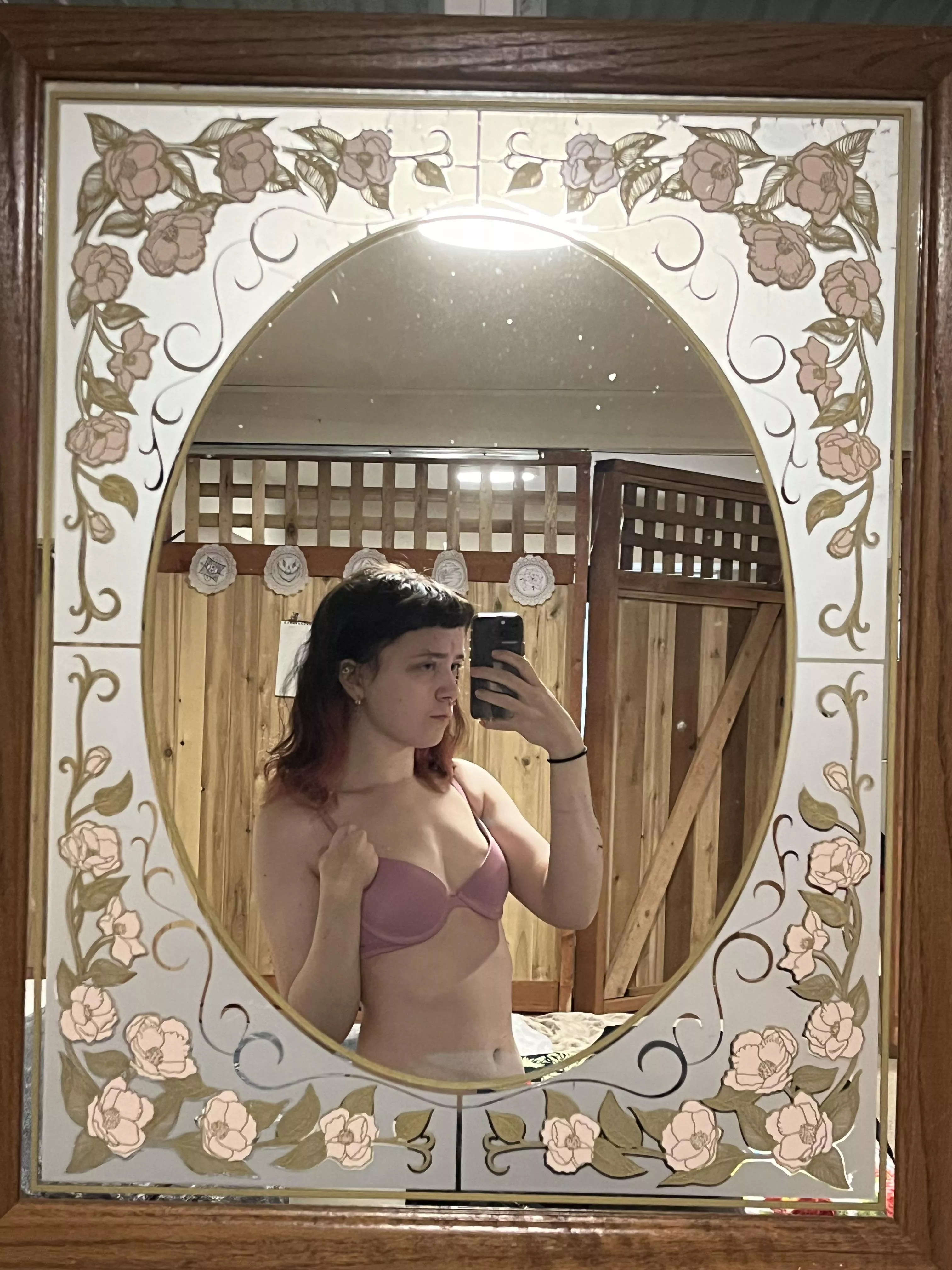 You like my mirror? posted by caramelbnny