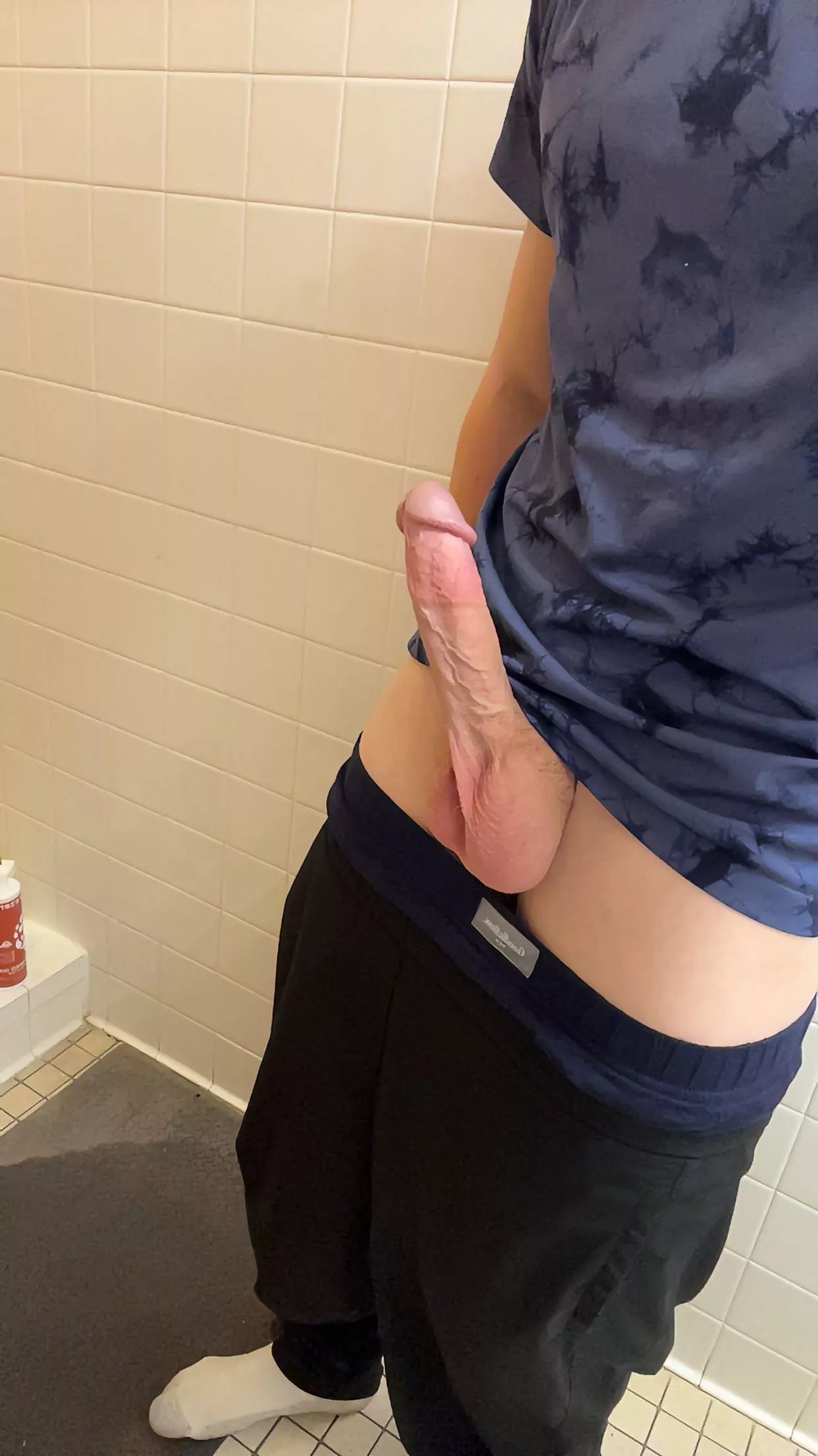 [19] My generation is so hung 😭 posted by hornycollegebro122