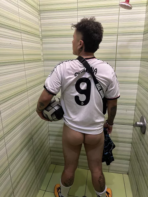  Age [18] My player’s ass is rounder than ever haha would you like to touch it slut? Haha by joanmanly