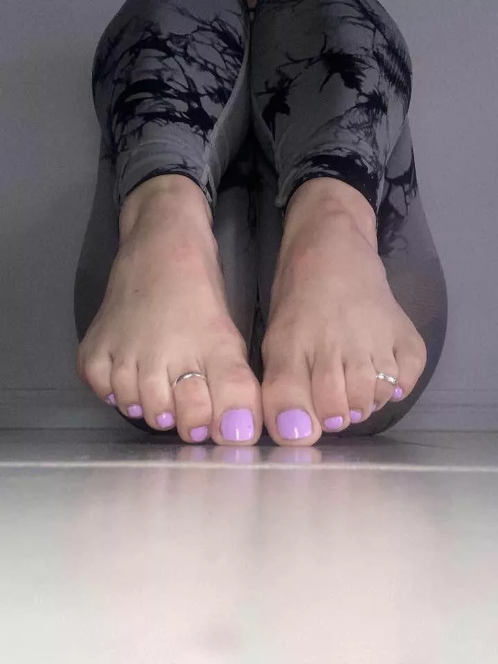Any Aussie boys ready to submit at my feet  message me on kik - Cuteaussietoes  posted by Couplesfeeetshare