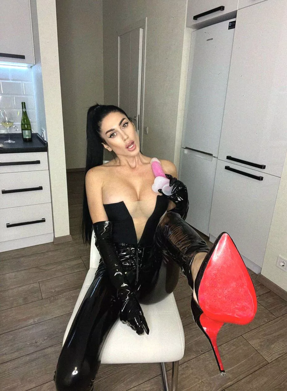 Black heels with red soles are so sexy posted by AntLeading7511