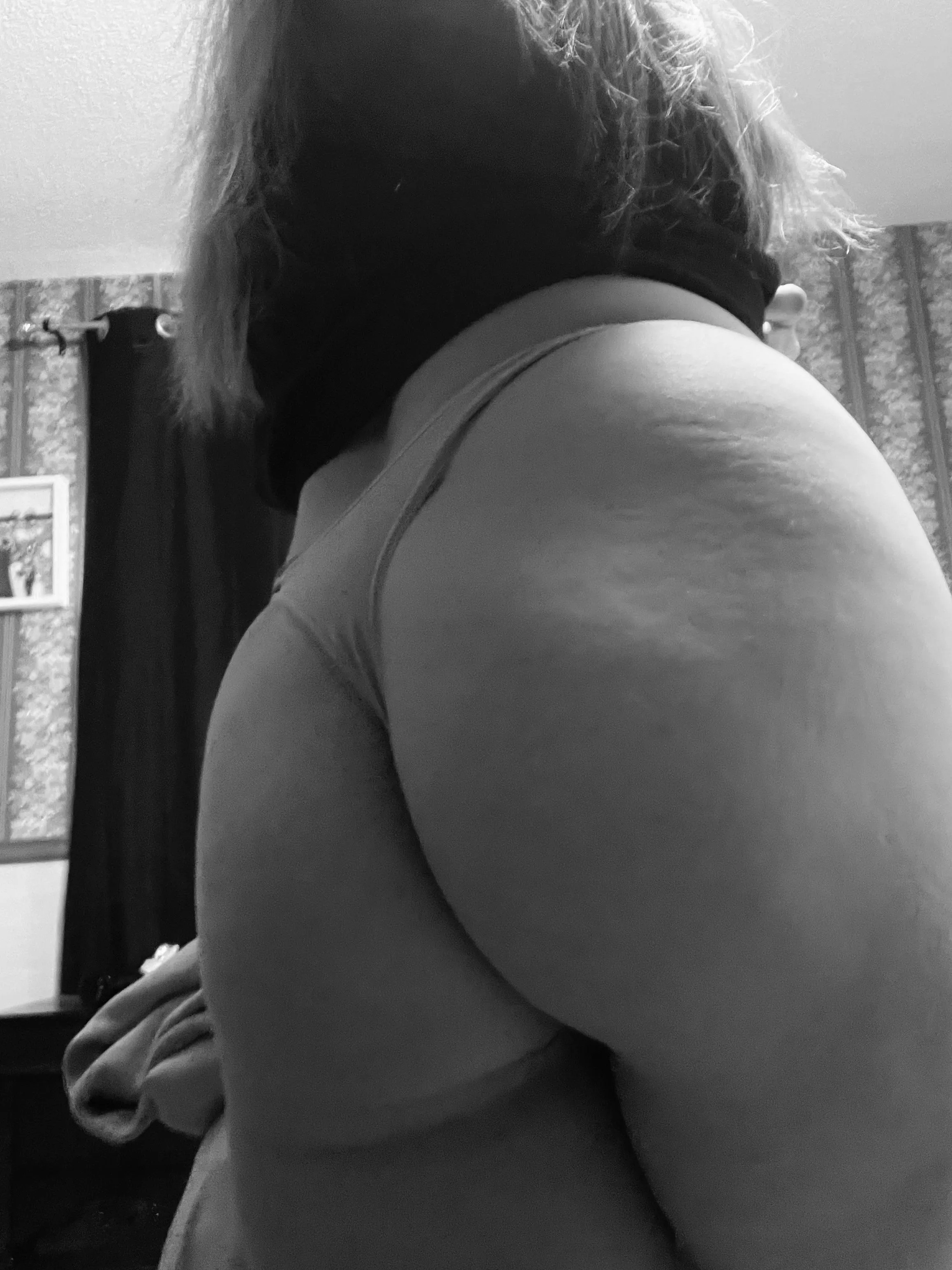 Can you guess the color of my panties today  posted by Sophieluvv1