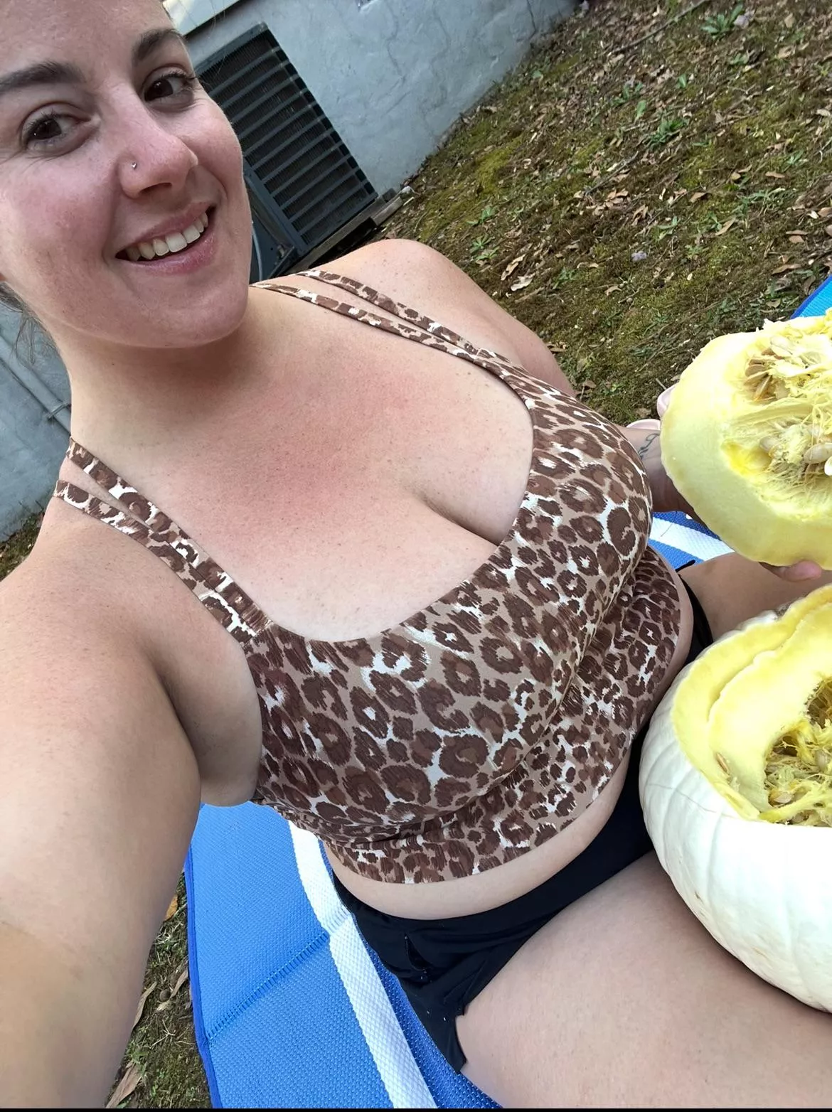 Come play with my pumpkins posted by HelloLanna_XO