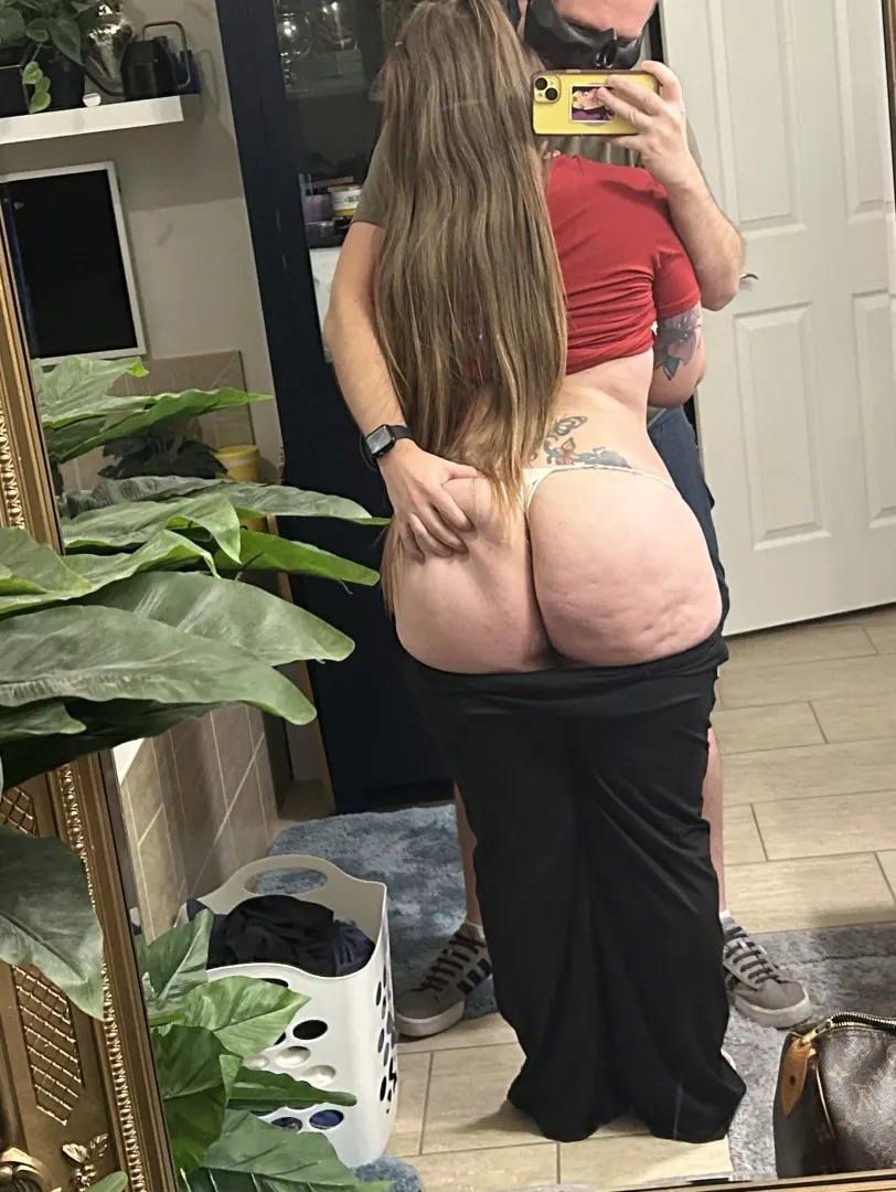 Curvy mama with a phat butt (f)  by NikkiNeedsMore