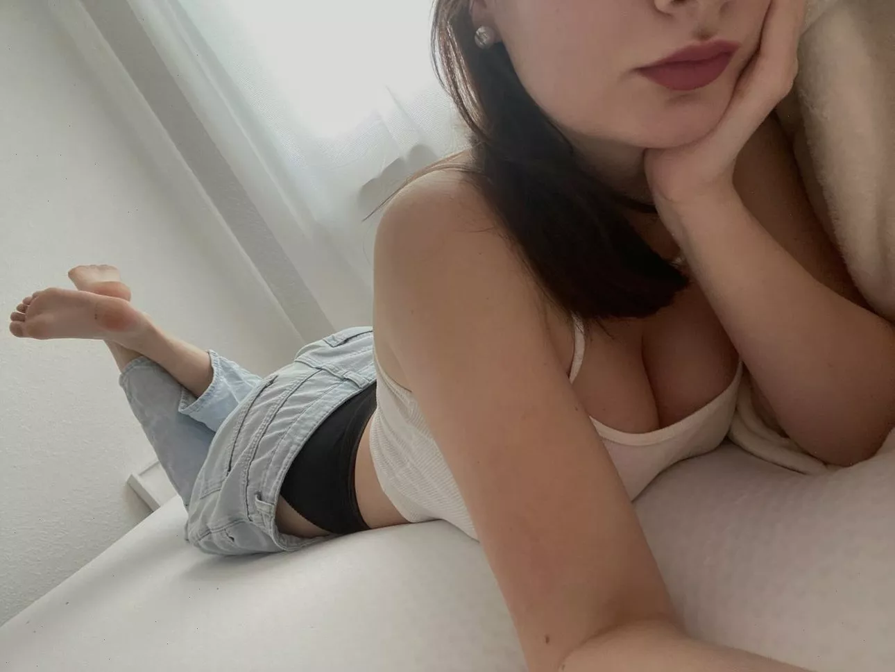 cute girl with yummy feet posted by TwinkleTulip_7