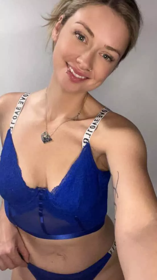 Do you like my tits Daddy... posted by MaiveSwan