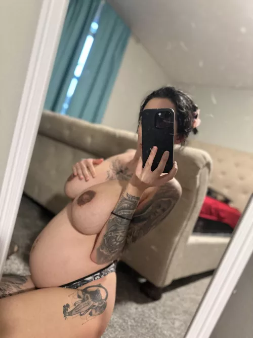 Do you like watching naked pregnant girls? by Queenof_Rainbow