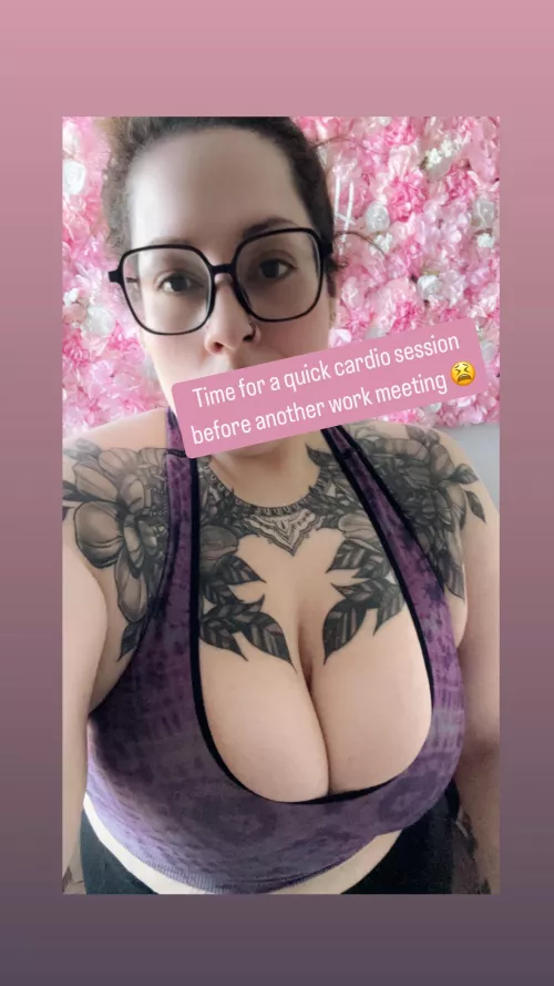 Had to get a quick cardio session in before a work meeting that could have been an email 😫 by spiccylatina