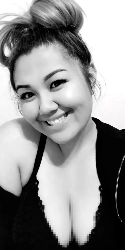 It's not nice to stare. Your wallet now belongs to me! by goddessemibabe