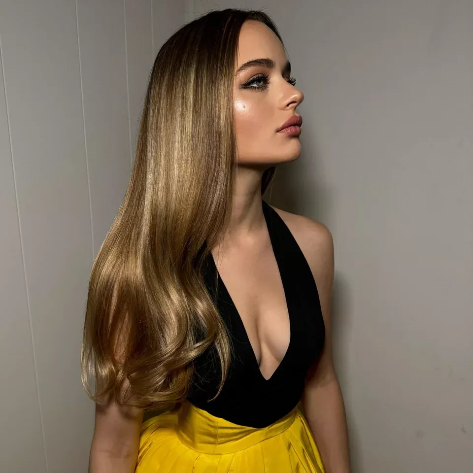 Joey King posted by Hot-Fold9668