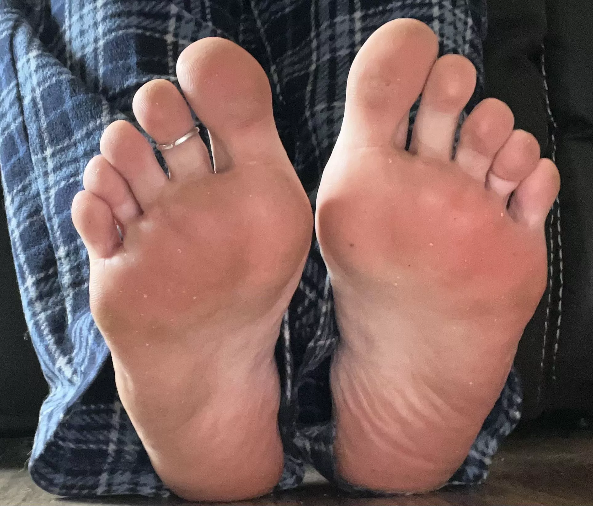 Lick the crumbs of my soles (Philly Pa) posted by Purple_Rush_9667