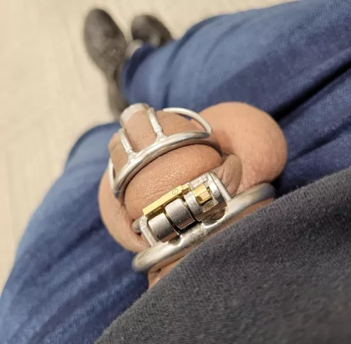 Locktober 2024 - day 29 - checking in from work whenever she asks me to 😎 by primalneed69