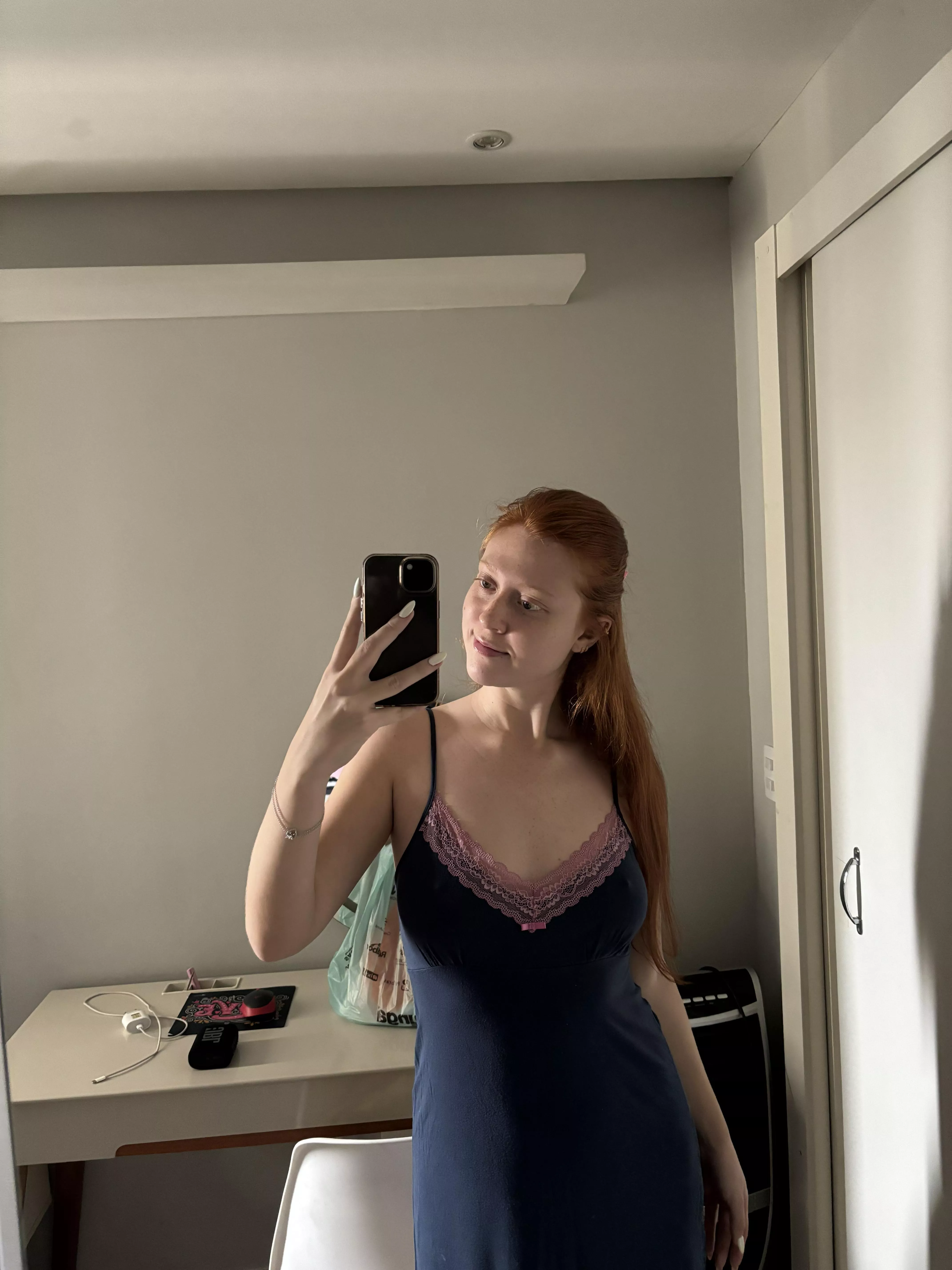 My body knows how to make you weak in the knees. posted by Pinkyrabbitt