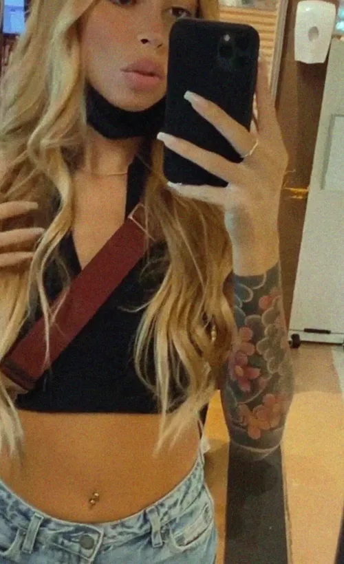 need someone to teach me new stuff! hmu! by FeminineSoftCharm