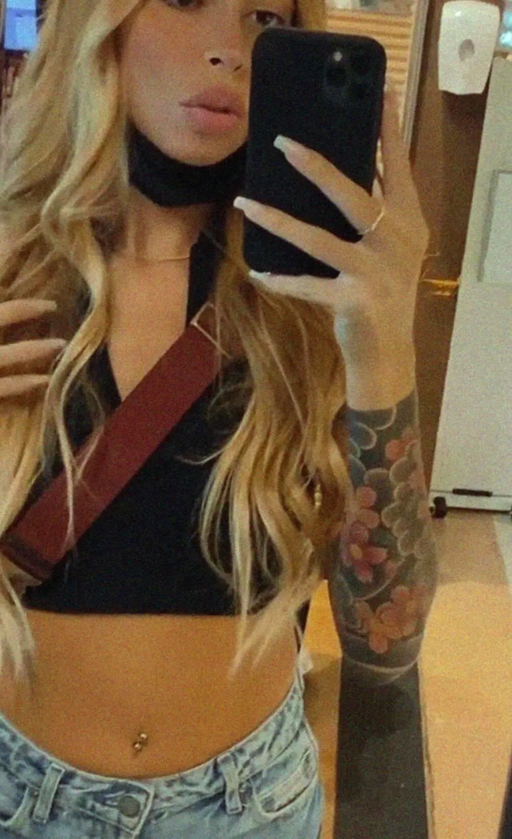 need someone to teach me new stuff! hmu! posted by FeminineSoftCharm