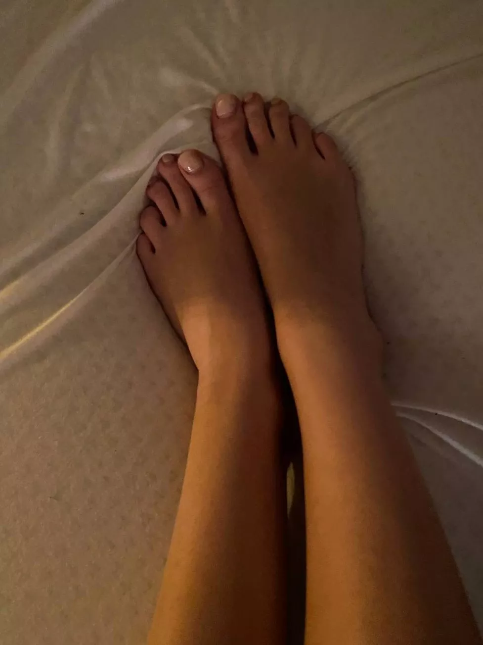 Pretty hippy feet posted by TwinkleTulip_7