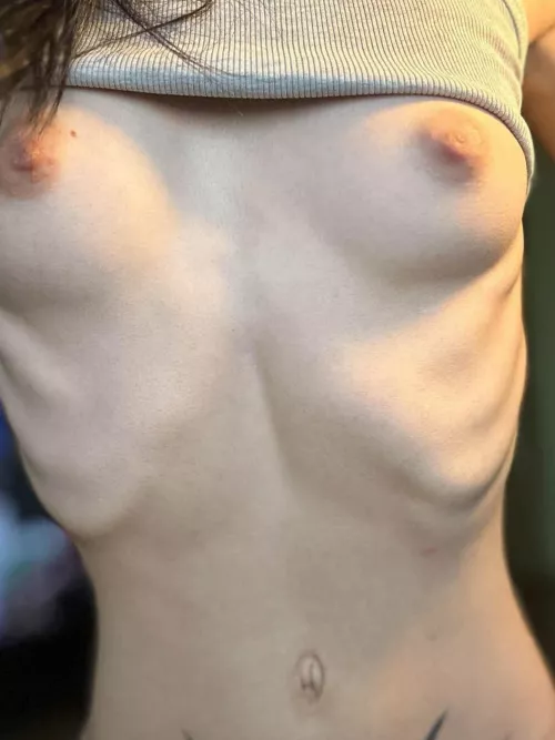 Ribcage curves that catch the eye by Isla_Lucinda