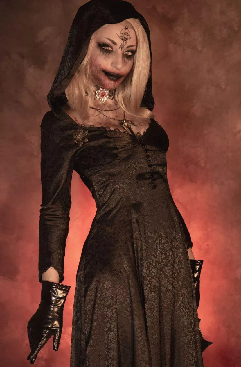 Shiroktsne as Bela Dimitrescu posted by Weird-Doughnut7002