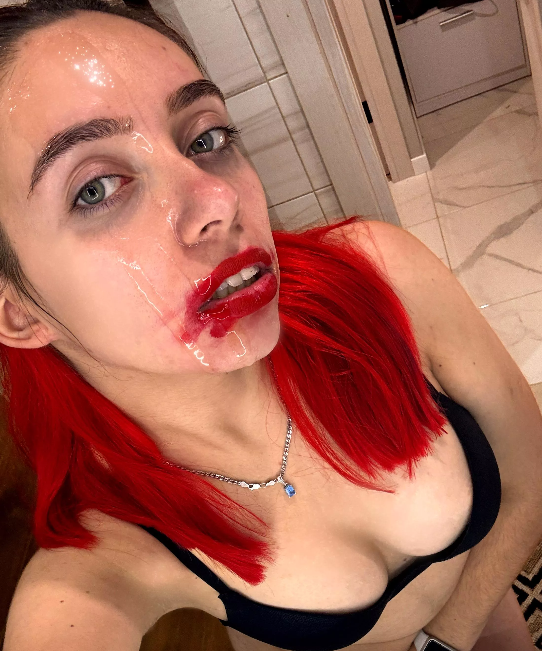 tell me “hi” if u wld like to fuck me and I'll send u private gifts
 posted by Dissipated_Cape