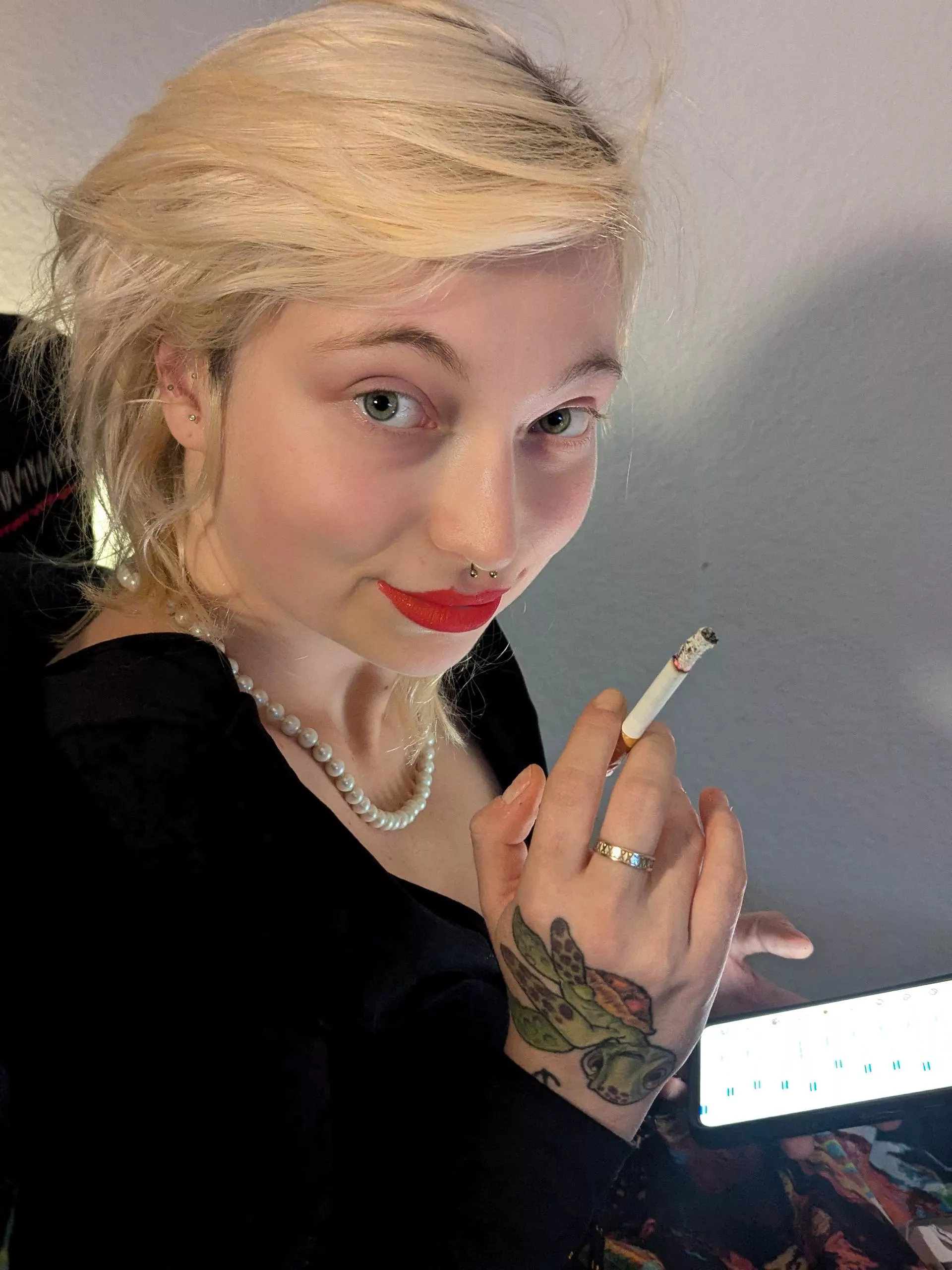 Today without lashes 💋🚬 my morning cigarette  posted by TheresaSmoke