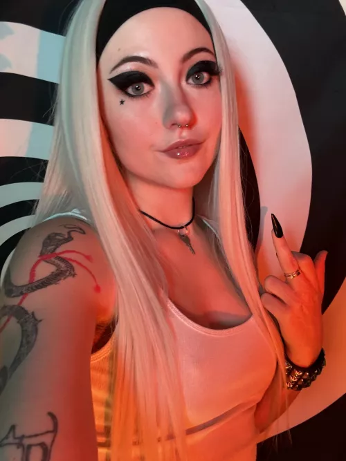 ur so weak this is all it takes to trigger a relapse by goddessdraculin666