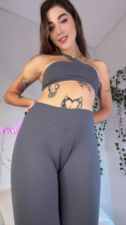 You know you can’t resist this puffy cameltoe by BrandiedCherry