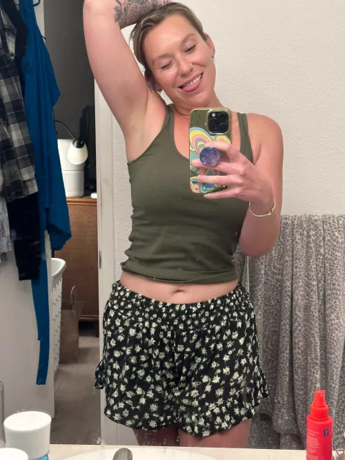 Your royal HIGHness at your service 👑💨😜 by magicnthemirror