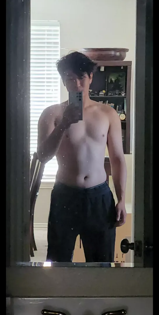 23 [M4F] Korean guy in town from 29th to 3rd! 5'10 165lbs 8