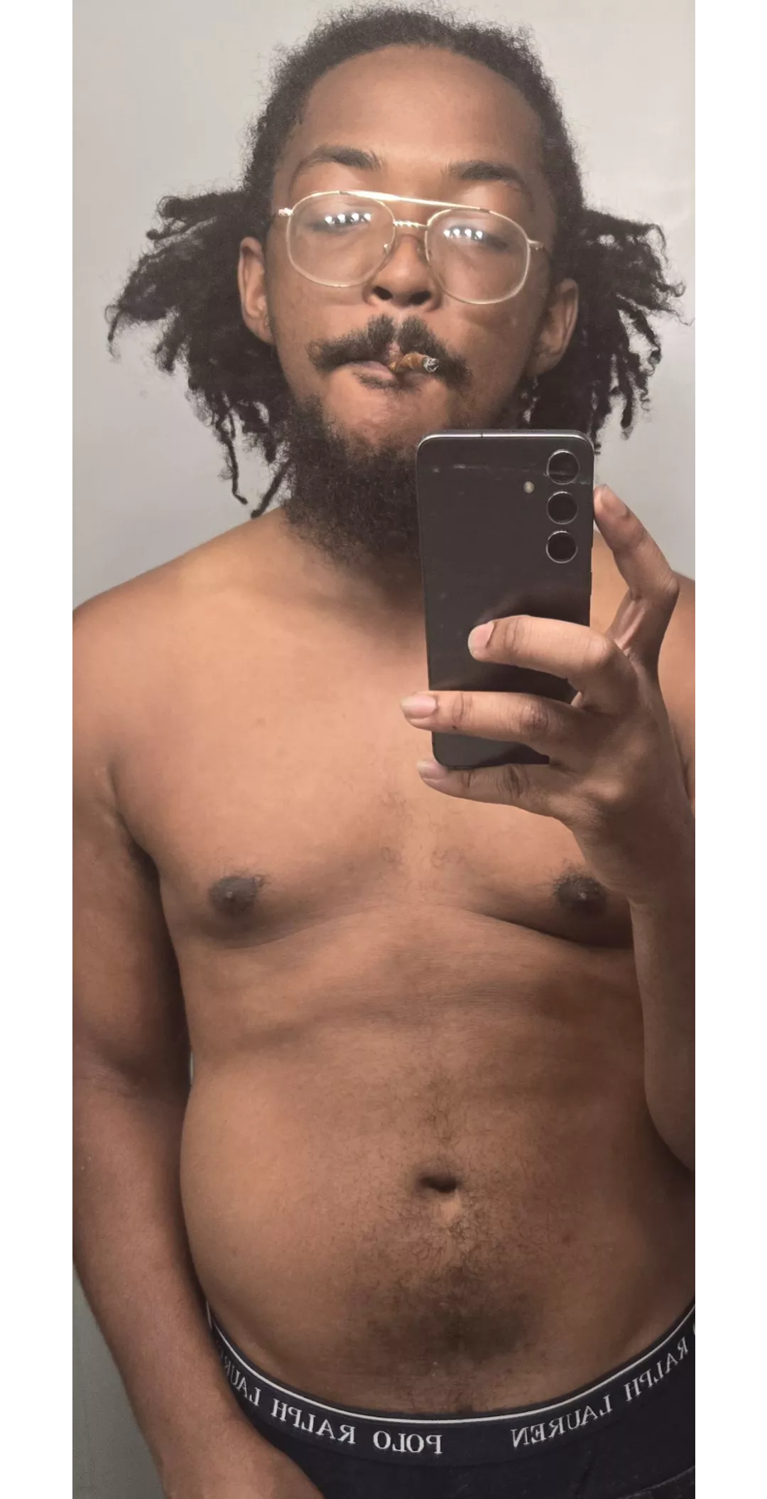 25 looking for [M4MF] couples #Orlando let's smoke/drink and connect posted by HelpfulReview7850