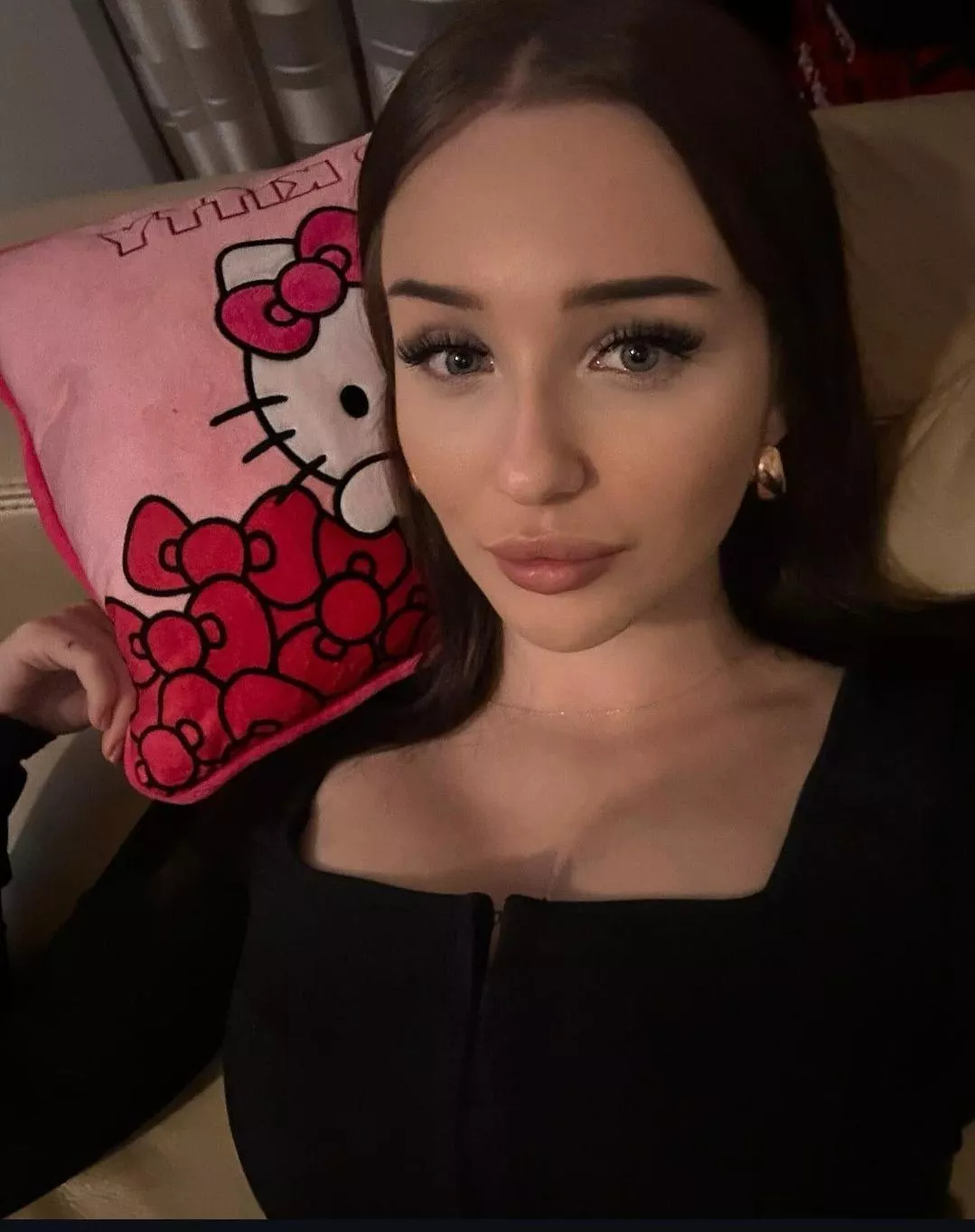 Avmusia mega dobra dupa posted by Fragrant-Hope-1636