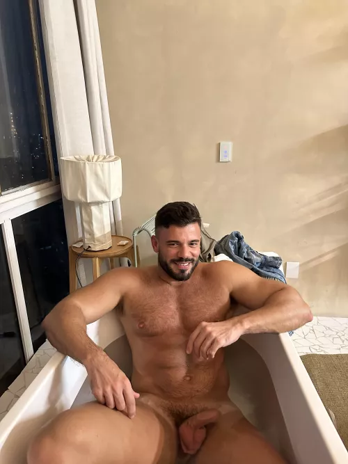 Come to check the water’s temperature (34) by italofassin