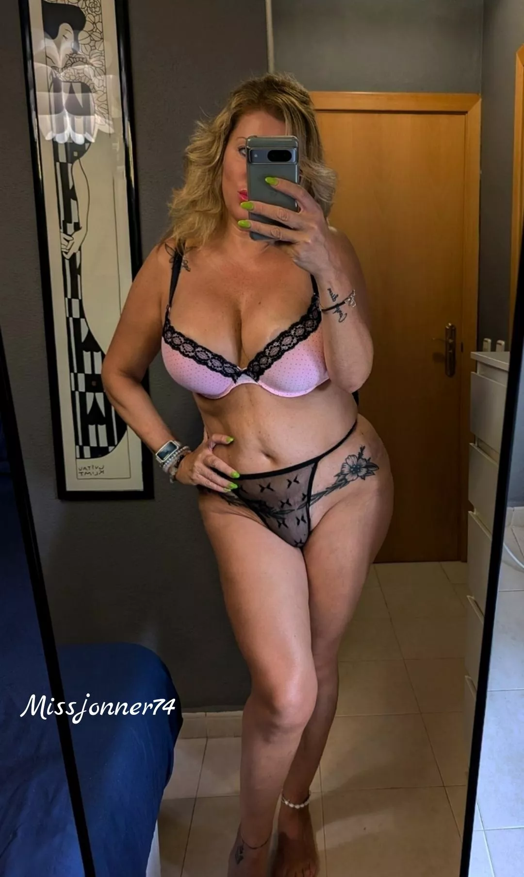 Curvy mom 50 yo  posted by missjonner74