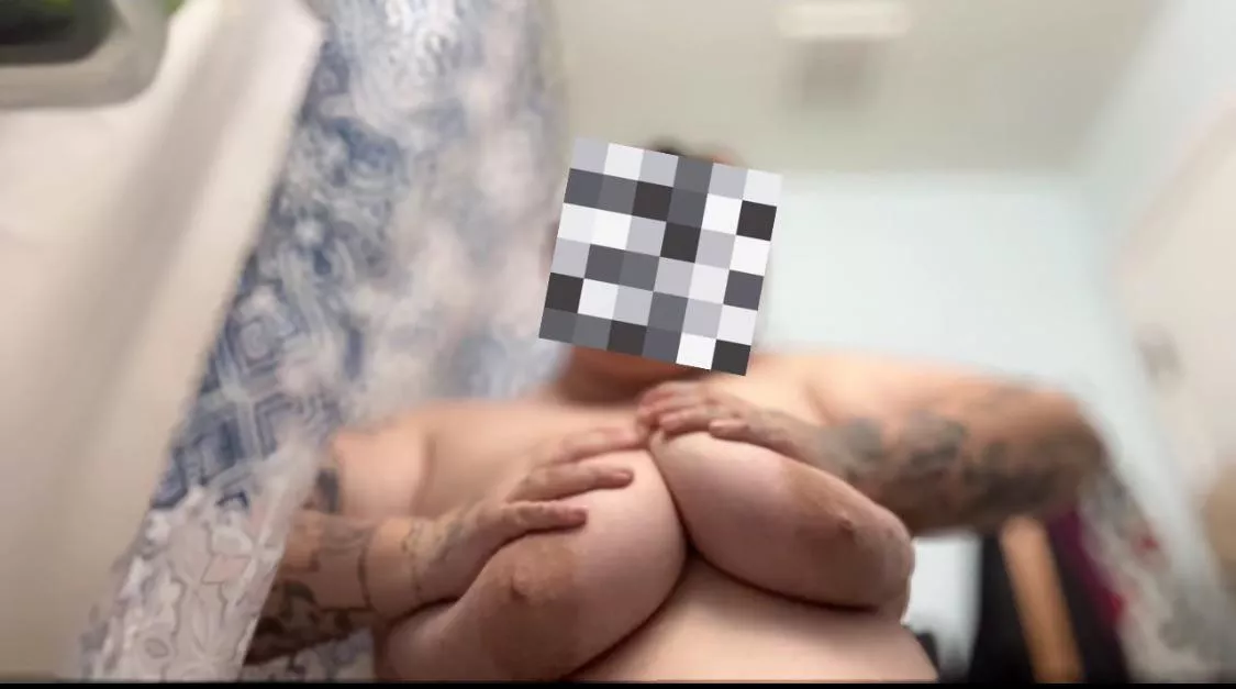 happy tuesday 🖤 posted by Any-Bodybuilder-4955