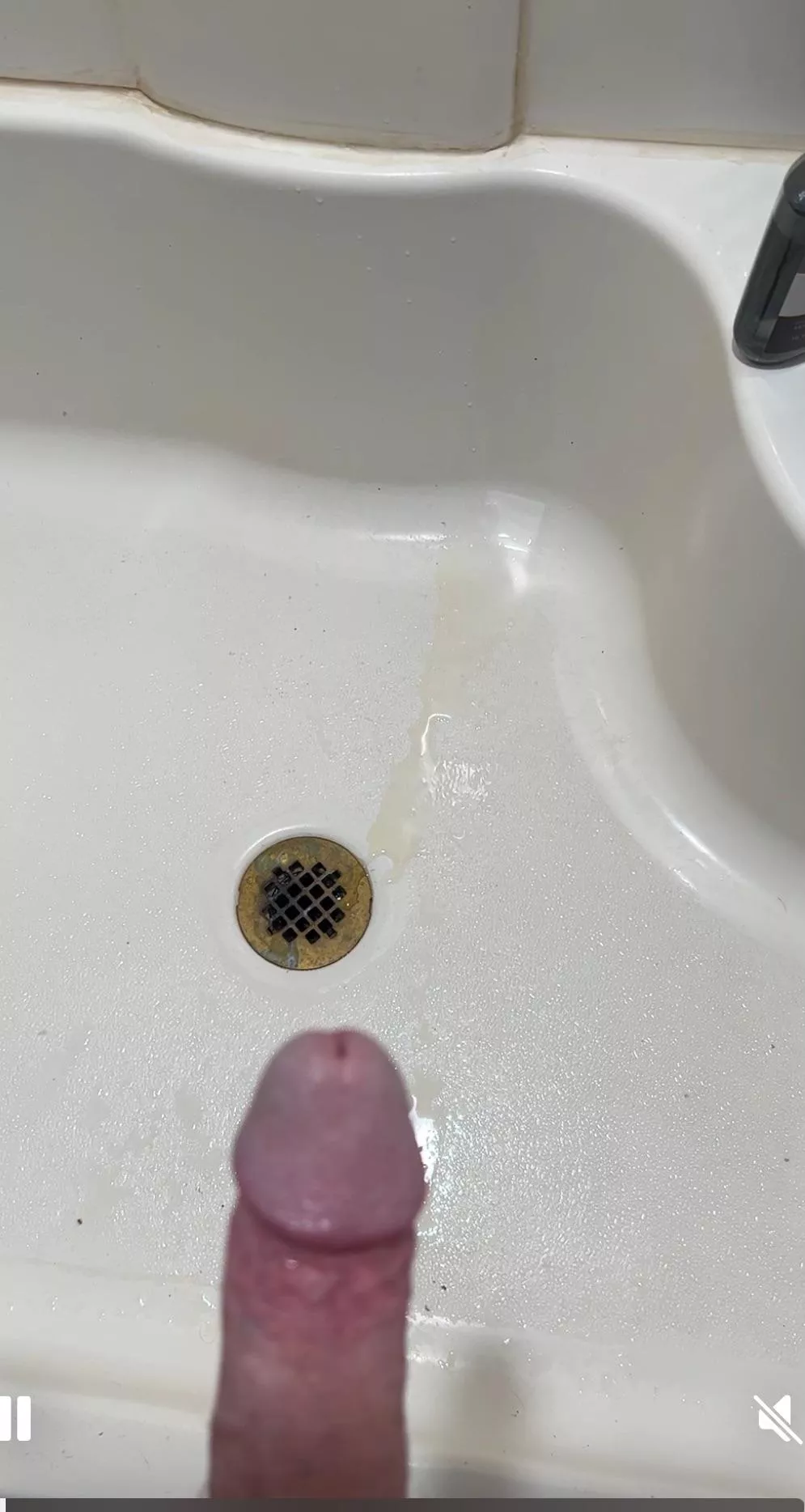 Horny thirsty guy posted by Txrebel751