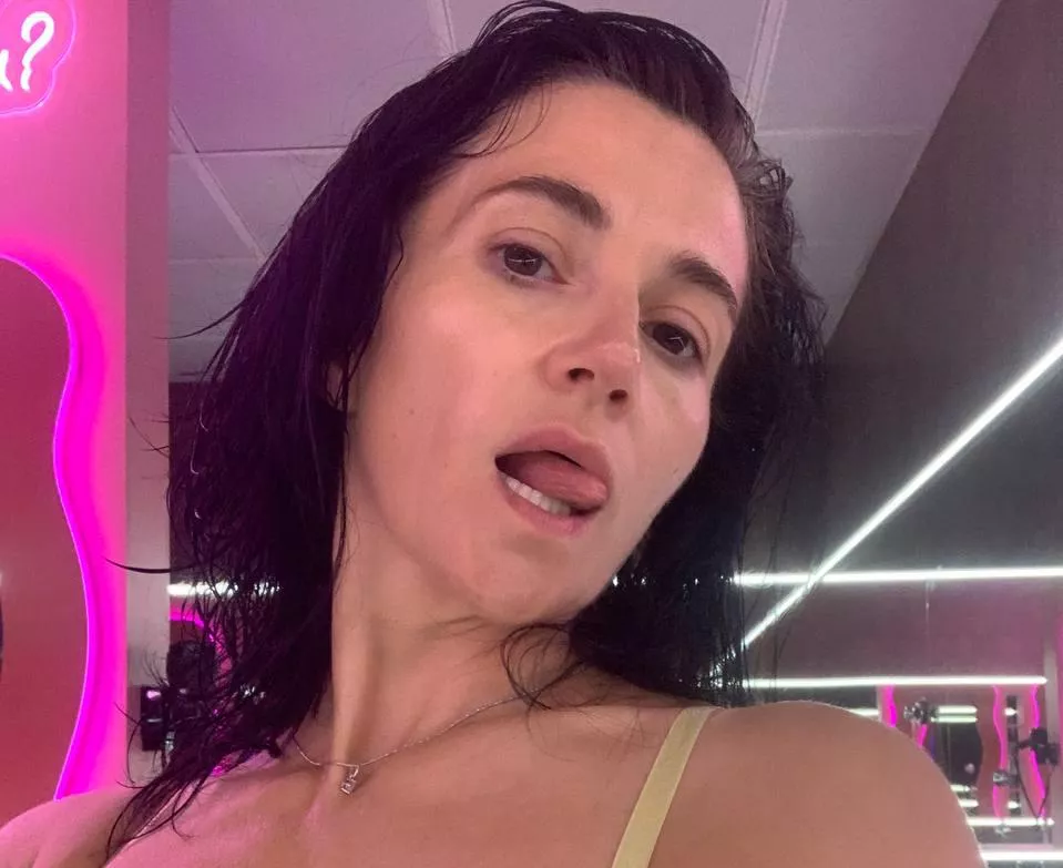 How would you rate this 46 y/o mom of 3 posted by Acceptable_Action782